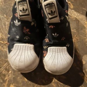 Boys sz 3 slip on 360 sneakers